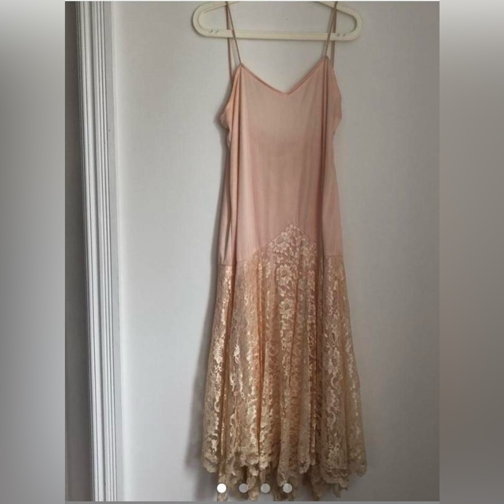 SOLD Beautiful fairycore vintage lace slip dress 🌸